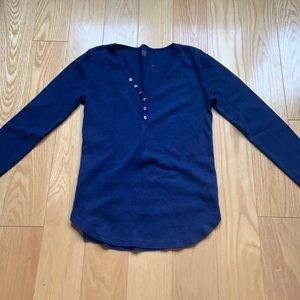 Gap, navy blue V neck, mint condition